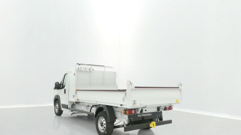 Vente en ligne Fiat Ducato Fourgon Ducato cc 3.5 L 2.2 H3-Power 140ch Maxi Benne Acier + Coffre JPM au prix de 40 500 €