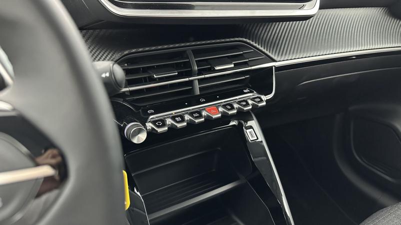 Vente en ligne Peugeot 208 208 II(2) 1.2 Hybrid 100ch Style e-DCS6 au prix de 21 410 €