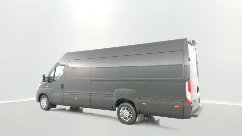 Vente en ligne Iveco Daily Daily 35S16A8 4100 2.3 156ch 16m³ Hi-Matic au prix de 49 260 €