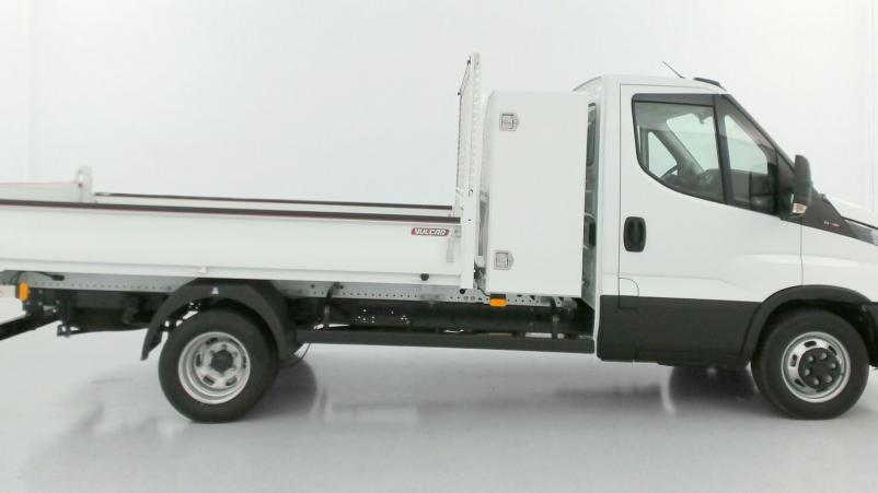 Vente en ligne Iveco Daily Daily III 35C16H 3750 3.0 160ch Benne + Coffre JPM au prix de 52 020 €