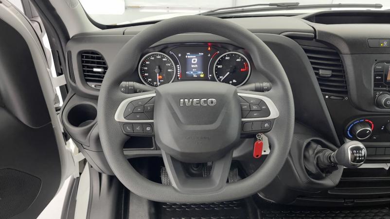 Vente en ligne Iveco Daily Daily III 35C16H 3750 3.0 160ch Benne + Coffre JPM au prix de 52 020 €
