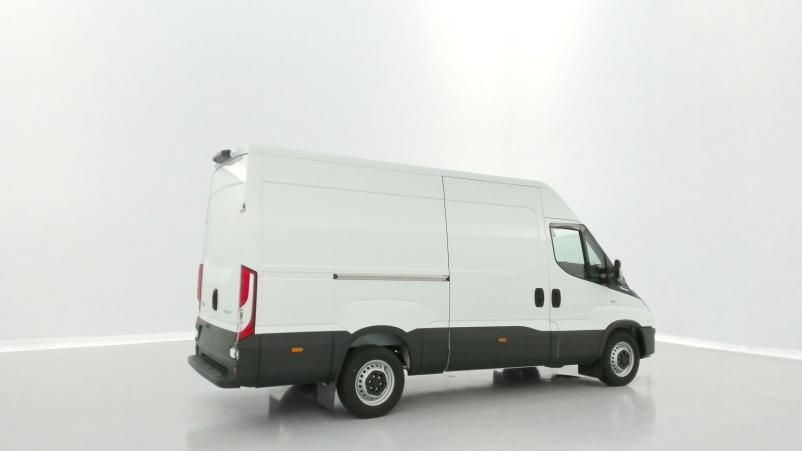 Vente en ligne Iveco Daily Daily 35S16A8 3520L 2.3 156ch 12m³ Hi-Matic au prix de 48 480 €