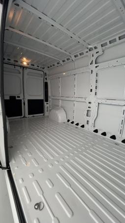 Vente en ligne Fiat Ducato Fourgon Ducato 3.3 LH2 2.2 H3-Power 140ch Pack Pro Lounge Connect au prix de 34 980 €