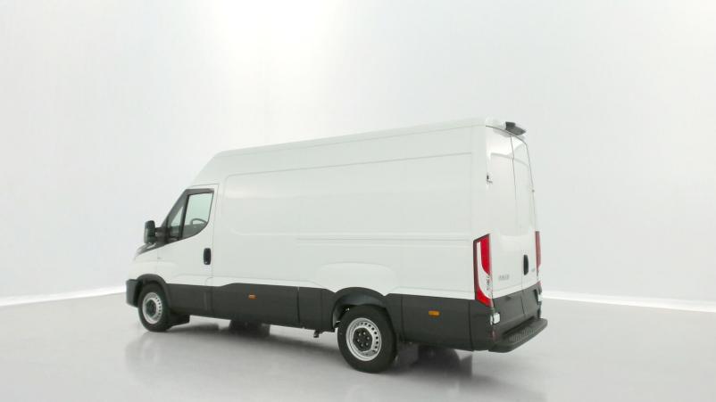 Vente en ligne Iveco Daily Daily 35S16A8 3520L 2.3 156ch 12m³ Hi-Matic au prix de 48 480 €