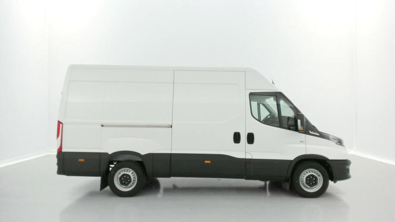 Vente en ligne Iveco Daily Daily 35S16A8 3520L 2.3 156ch 12m³ Hi-Matic au prix de 48 480 €