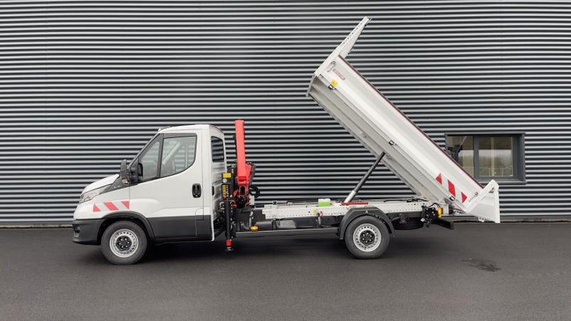 Vente en ligne Iveco Daily Daily 35S14H 3750 2.3 136ch Benne Alu JPM + Grue PK 2900 au prix de 76 080 €