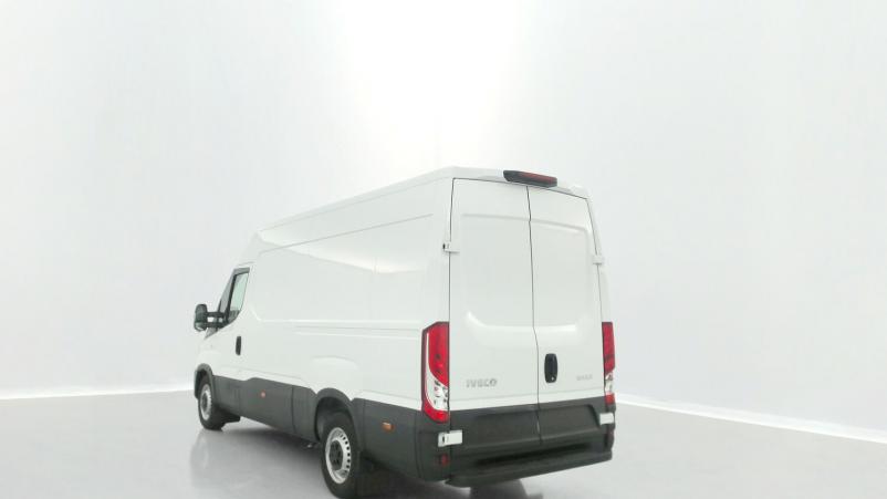 Vente en ligne Iveco Daily Daily 35S16A8 3520L 2.3 156ch 12m³ Hi-Matic au prix de 48 480 €