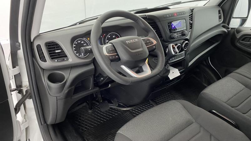 Vente en ligne Iveco Daily Daily 35S16A8 3520L 2.3 156ch 12m³ Hi-Matic au prix de 48 480 €