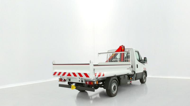 Vente en ligne Iveco Daily Daily 35S14H 3750 2.3 136ch Benne Alu JPM + Grue PK 2900 au prix de 76 080 €