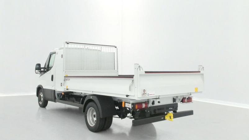 Vente en ligne Iveco Daily Daily III 35C16H 3750 3.0 160ch Benne + Coffre JPM au prix de 52 020 €