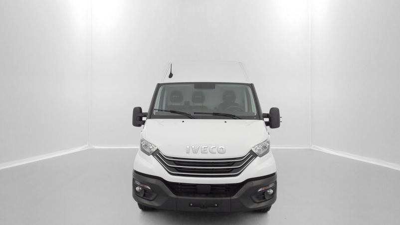 Vente en ligne Iveco Daily Daily 35S16A8 3520L 2.3 156ch 12m³ Hi-Matic au prix de 48 480 €