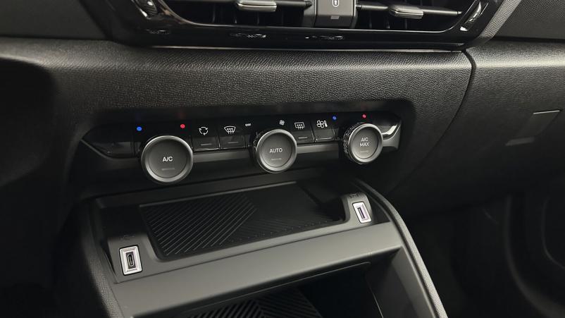 Vente en ligne Citroën C4 C4 III 1.5 BlueHDi 130ch Plus EAT8 au prix de 24 410 €