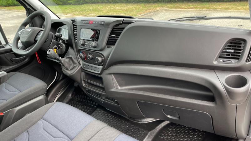 Vente en ligne Iveco Daily Daily III 35S16H 4100 3.0 160ch Porte-Voiture PLAT'FIX PF18 Alu au prix de 59 520 €