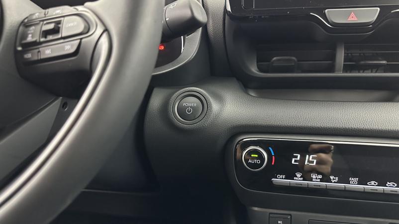 Vente en ligne Toyota Yaris Yaris Hybride 116h Design e-CVT au prix de 25 700 €
