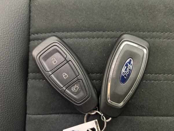 Vente en ligne Ford Kuga 2.0 EcoBlue 150ch mHEV ST-Line X + Pack Hiver au prix de 21 990 €