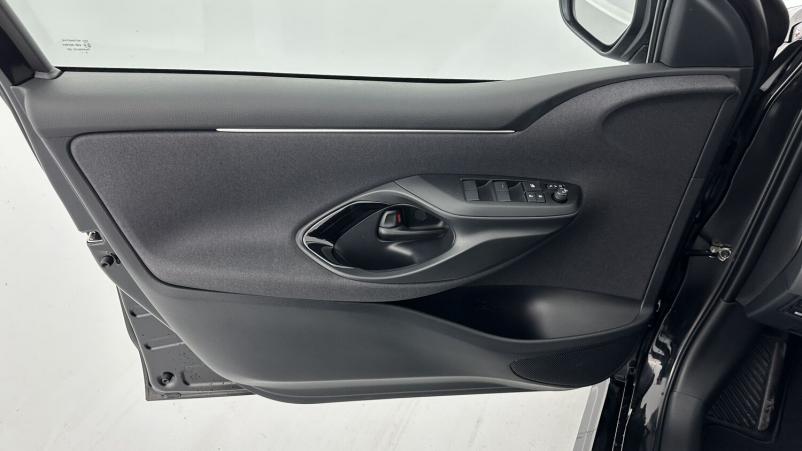 Vente en ligne Toyota Yaris Yaris Hybride 116h Design e-CVT au prix de 25 700 €