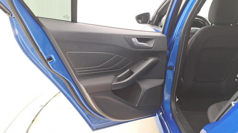 Vente en ligne Ford Focus 5P 1.0 EcoBoost mHEV 155ch Manuelle/6 St-line x au prix de 19 390 €