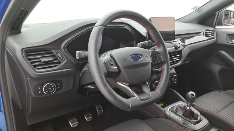 Vente en ligne Ford Focus 5P 1.0 EcoBoost mHEV 155ch Manuelle/6 St-line x au prix de 19 390 €