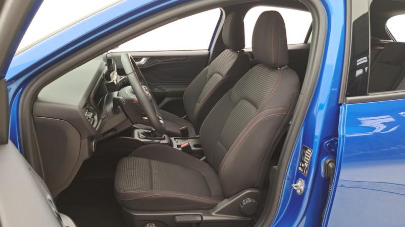 Vente en ligne Ford Focus 5P 1.0 EcoBoost mHEV 155ch Manuelle/6 St-line x au prix de 19 390 €