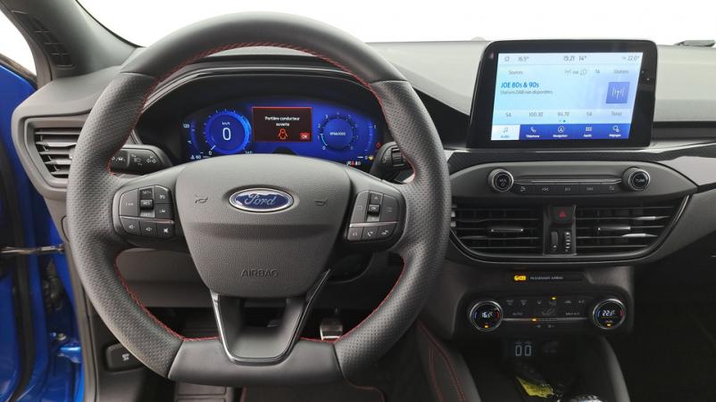 Vente en ligne Ford Focus 5P 1.0 EcoBoost mHEV 155ch Manuelle/6 St-line x au prix de 19 390 €