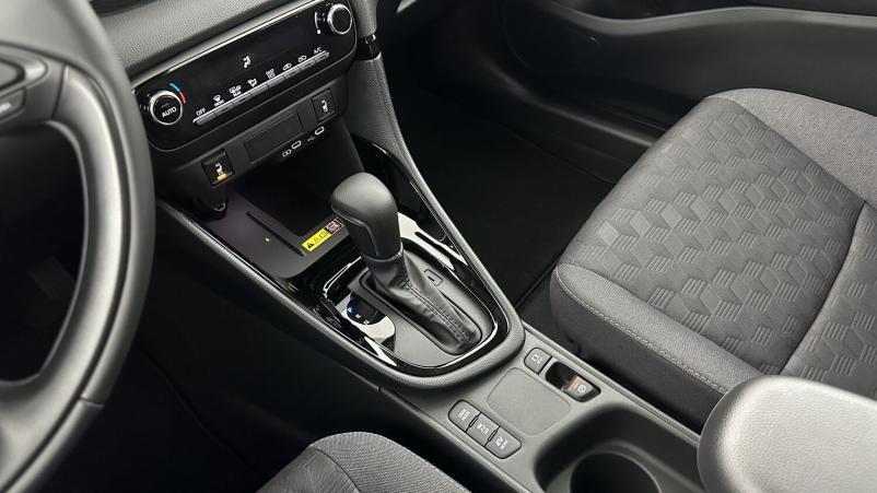 Vente en ligne Toyota Yaris Yaris Hybride 116h Design e-CVT au prix de 25 700 €