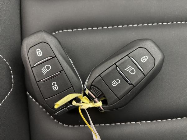 Vente en ligne Citroën C4 1.2 PureTech 130ch MAX Automatique au prix de 18 990 €