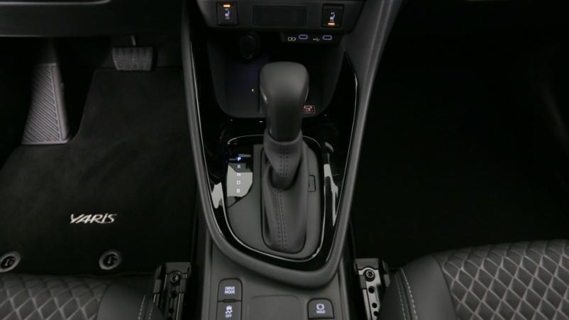 Vente en ligne Toyota Yaris 5P 1.5 Hybrid 116ch Automatique/ Design au prix de 26 190 €