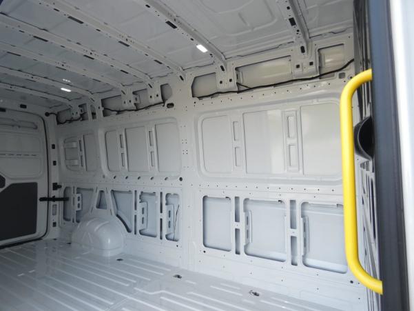 Vente en ligne Volkswagen Crafter 35 L4H3 2.0 TDI 140 CH BUSINESS au prix de 43 030 €