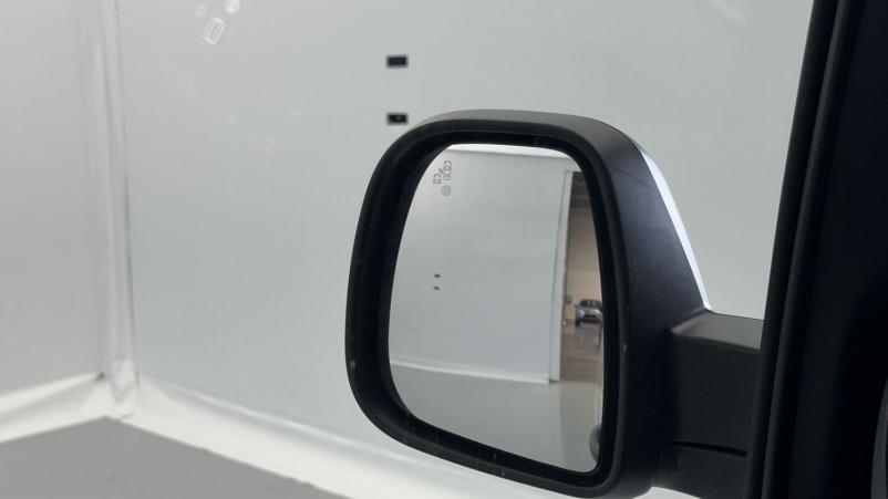 Vente en ligne Peugeot Expert Expert III M 2.0 BlueHDi 145ch EAT8 au prix de 31 380 €