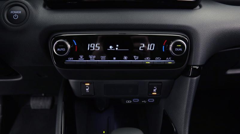 Vente en ligne Toyota Yaris 5P 1.5 Hybrid 116ch Automatique/ Design au prix de 26 190 €