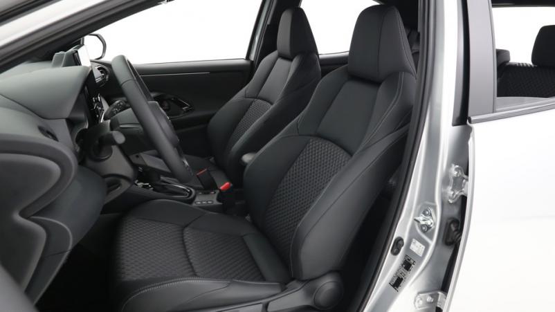 Vente en ligne Toyota Yaris 5P 1.5 Hybrid 116ch Automatique/ Design au prix de 26 190 €