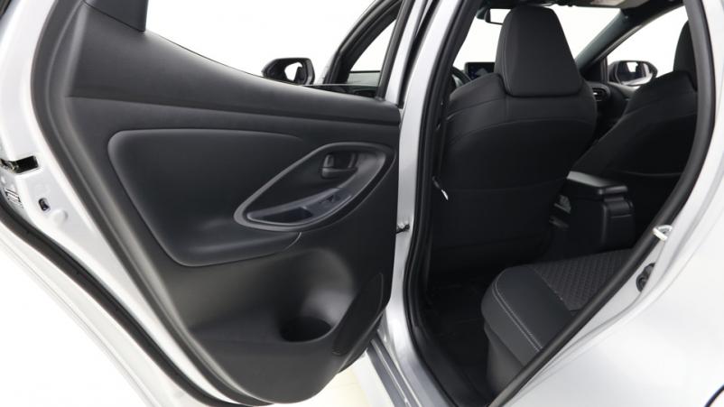 Vente en ligne Toyota Yaris 5P 1.5 Hybrid 116ch Automatique/ Design au prix de 26 190 €