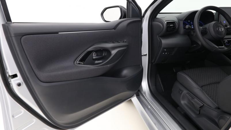 Vente en ligne Toyota Yaris 5P 1.5 Hybrid 116ch Automatique/ Design au prix de 26 190 €