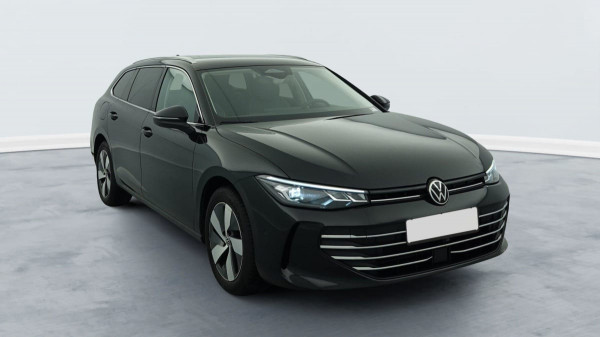 Vente en ligne Volkswagen Passat SW 1.5 ETSI OPF 150 DSG7 LIFE PLUS de 2024 au prix de 34 680€