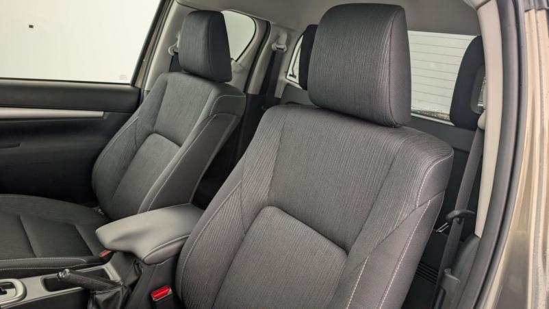 Vente en ligne Toyota Hilux HILUX X-TRA CAB 4WD 2.8L 204 D-4D BVA LEGENDE au prix de 49 820 €