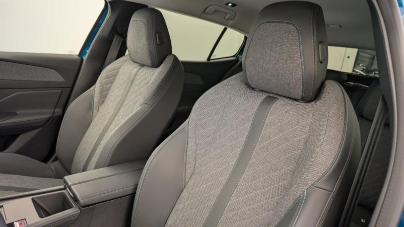 Vente en ligne Peugeot 408 Hybrid 136 e-DCS6 Allure au prix de 27 060 €