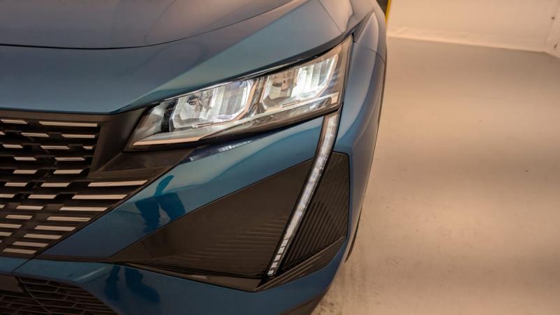 Vente en ligne Peugeot 408 Hybrid 136 e-DCS6 Allure au prix de 27 060 €