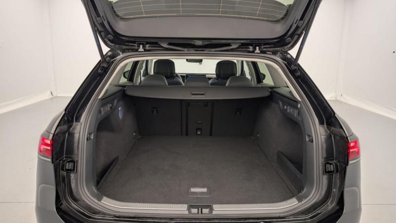 Vente en ligne Volkswagen Passat SW 1.5 ETSI OPF 150 DSG7 LIFE PLUS au prix de 34 680 €