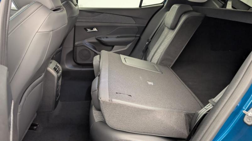 Vente en ligne Peugeot 408 Hybrid 136 e-DCS6 Allure au prix de 27 060 €