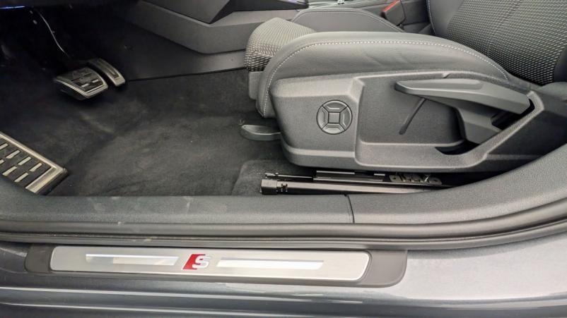 Vente en ligne Audi A3 45 TFSI E HYBRIDE RECHARGEABLE 272 S TRONIC 6 S LINE au prix de 45 810 €