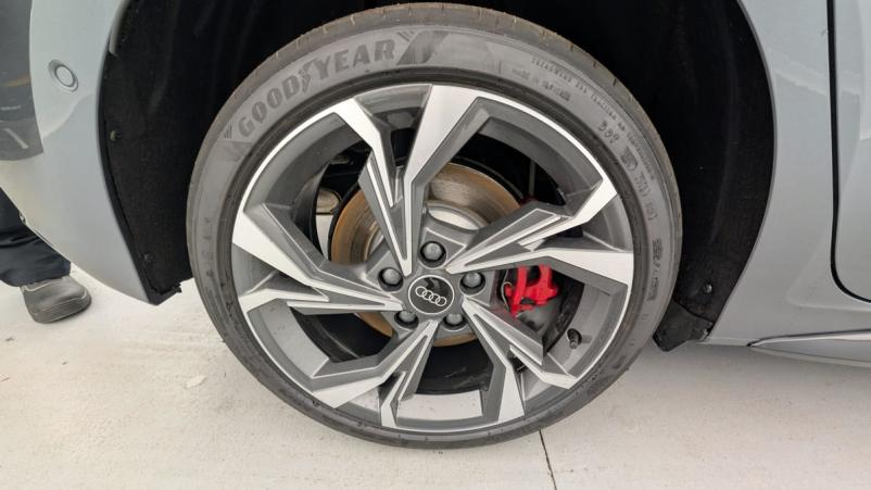Vente en ligne Audi A3 45 TFSI E HYBRIDE RECHARGEABLE 272 S TRONIC 6 S LINE au prix de 45 810 €