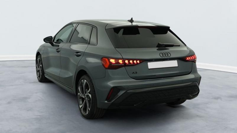 Vente en ligne Audi A3 45 TFSI E HYBRIDE RECHARGEABLE 272 S TRONIC 6 S LINE au prix de 45 810 €