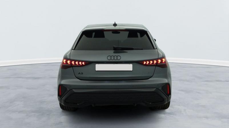 Vente en ligne Audi A3 45 TFSI E HYBRIDE RECHARGEABLE 272 S TRONIC 6 S LINE au prix de 45 810 €