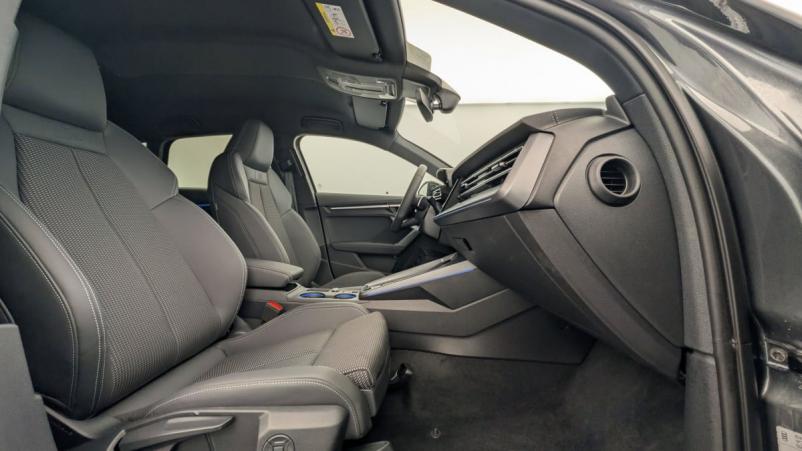 Vente en ligne Audi A3 45 TFSI E HYBRIDE RECHARGEABLE 272 S TRONIC 6 S LINE au prix de 45 810 €