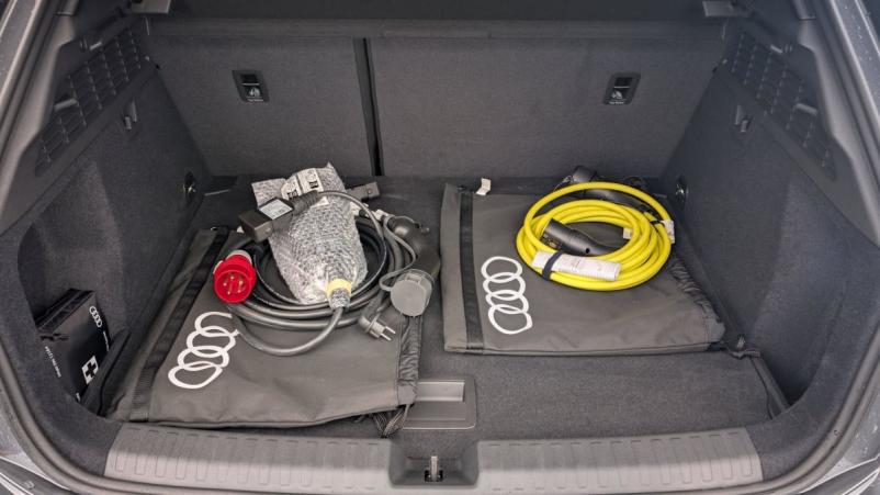 Vente en ligne Audi A3 45 TFSI E HYBRIDE RECHARGEABLE 272 S TRONIC 6 S LINE au prix de 45 810 €
