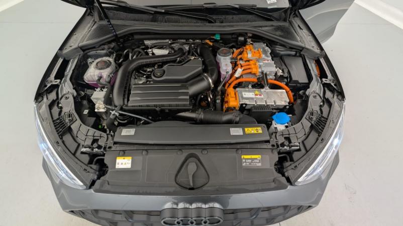 Vente en ligne Audi A3 45 TFSI E HYBRIDE RECHARGEABLE 272 S TRONIC 6 S LINE au prix de 45 810 €