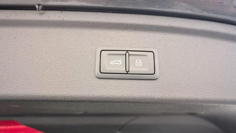 Vente en ligne Audi A3 45 TFSI E HYBRIDE RECHARGEABLE 272 S TRONIC 6 S LINE au prix de 45 810 €