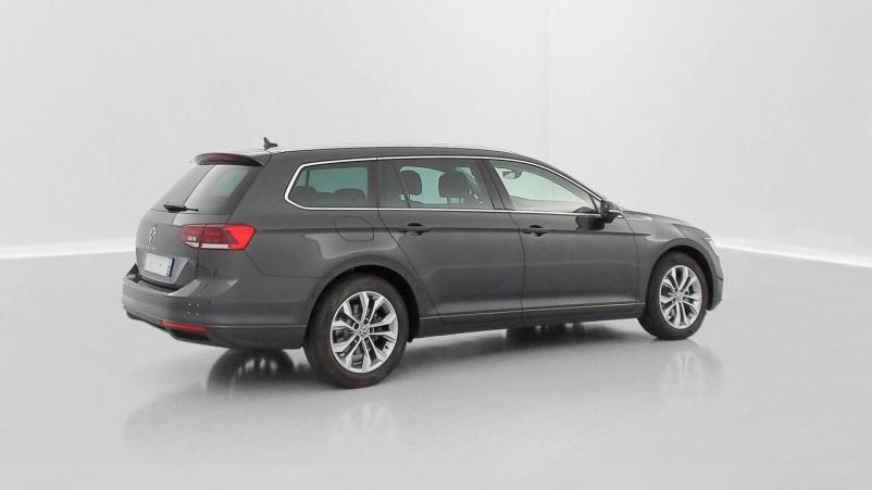 Vente en ligne Volkswagen Passat SW Passat sw VIII 1.5 TSI ACT 150ch Life Plus DSG7 au prix de 33 000 €