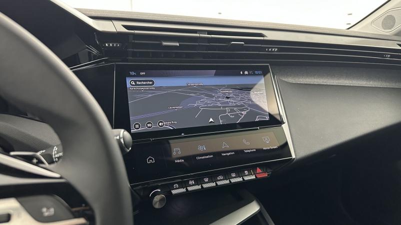 Vente en ligne Peugeot 308 SW 308 sw III 1.2 Hybrid 136ch Allure e-DCS6 au prix de 30 000 €