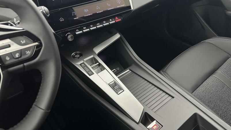 Vente en ligne Peugeot 308 SW 308 sw III 1.2 Hybrid 136ch Allure e-DCS6 au prix de 30 000 €